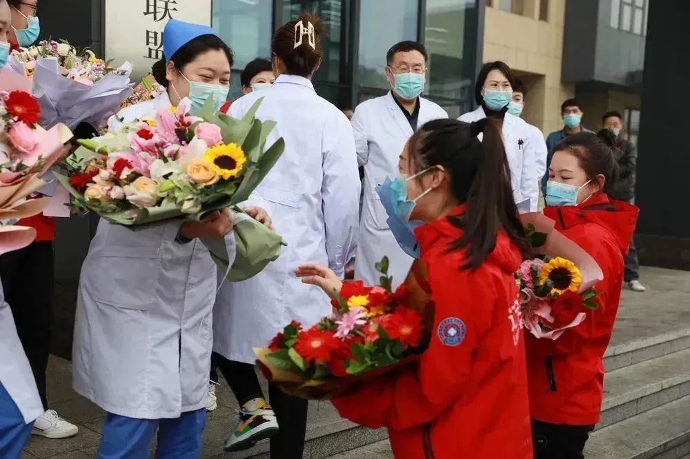 “白衣執甲，遼藏情深”葫蘆島市第二人民醫院舉行戰“疫”英雄凱旋歡迎儀式(圖10)