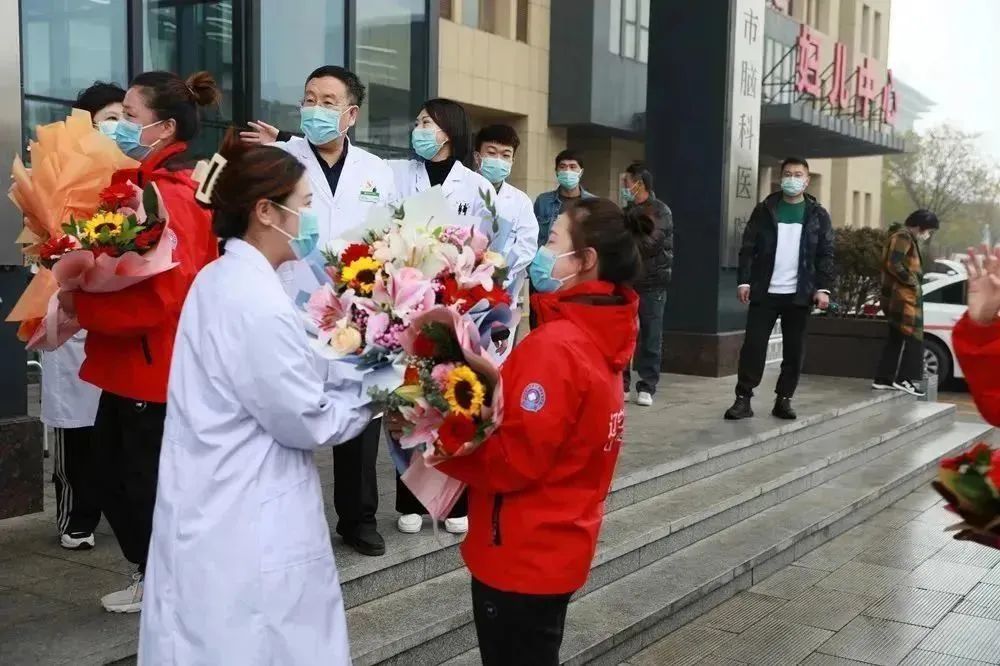 “白衣執甲，遼藏情深”葫蘆島市第二人民醫院舉行戰“疫”英雄凱旋歡迎儀式(圖9)